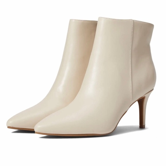 CLOSET CLEAR OUT! Offers welcome! Bandolino Bootie - Picture 1 of 4